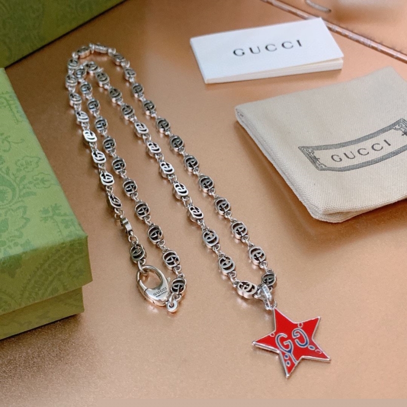 G*u*i necklaces